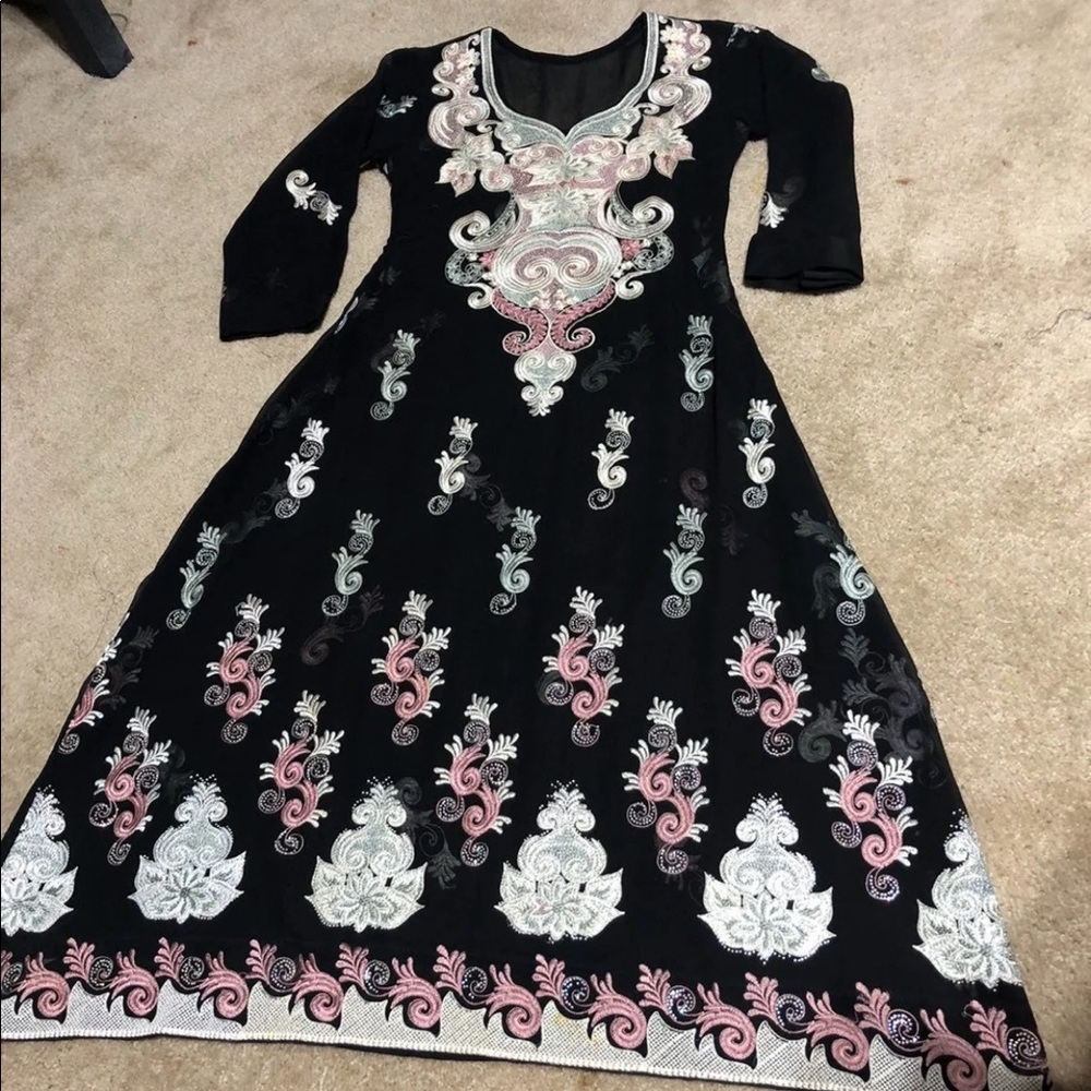 Pakistani 4 piece maxi style shalwar kameez
